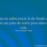 Que eu saiba puxar lá do fundo do baú um jeito de sorrir pros nãos da vida.